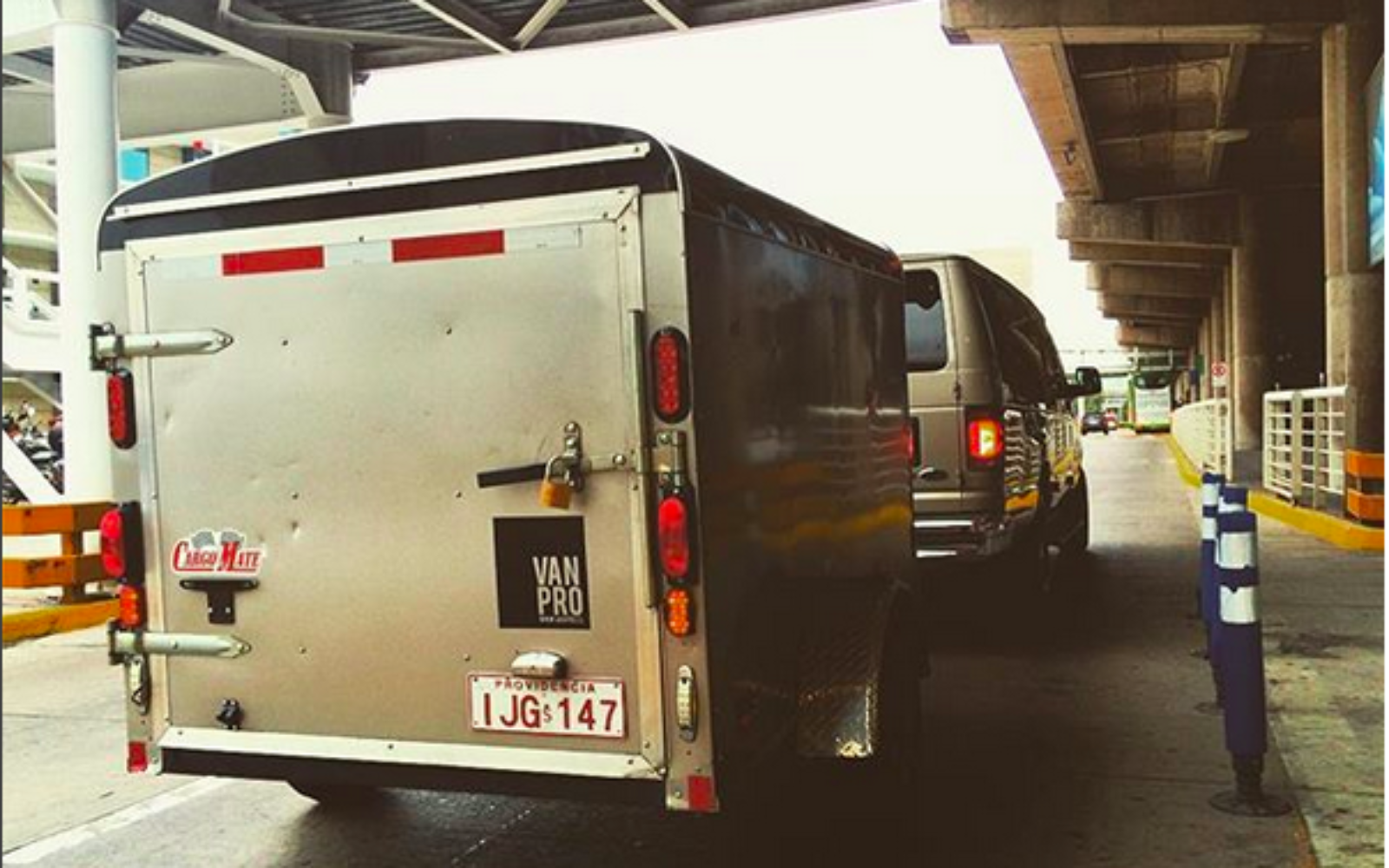 Ford E350 + Carro